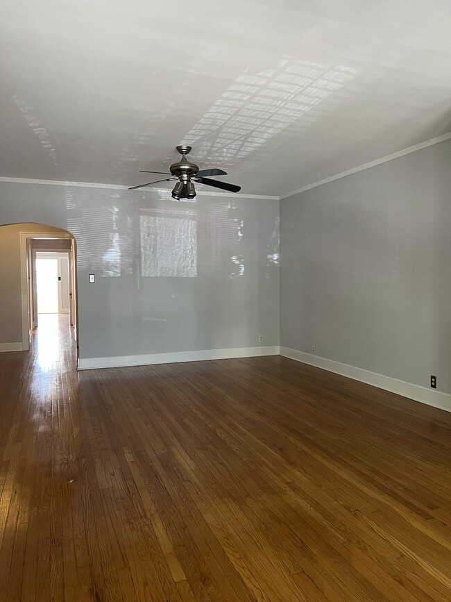 Building Photo - 1451 W Berwyn Ave