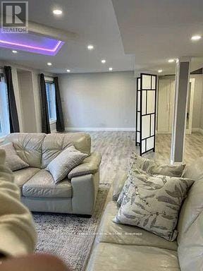 Building Photo - 145 Cranbrook Cres