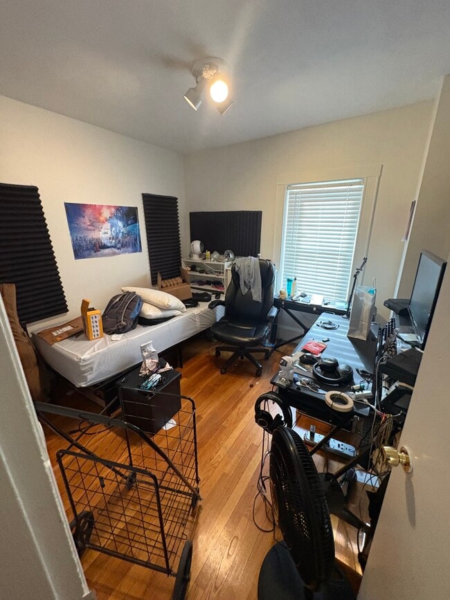 Building Photo - 52 Fenway