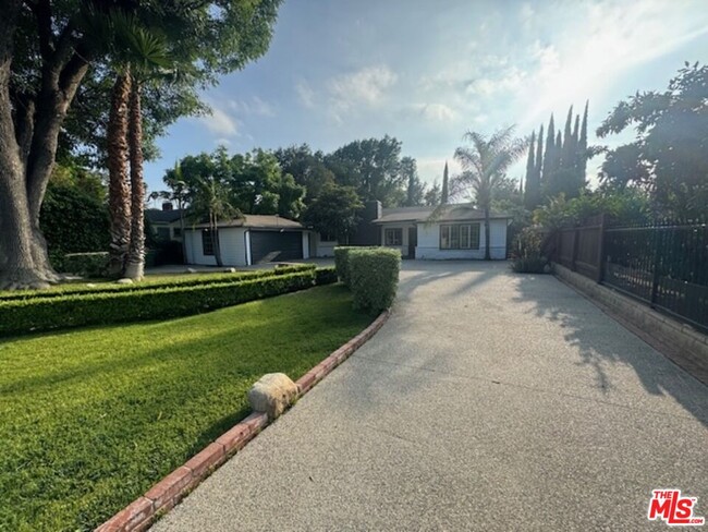 Foto del edificio - 7241 Forbes Ave