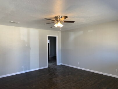 Building Photo - "Charming 3-Bedroom Oasis with 2 Full Baths in the Heart of Lubbock!"
