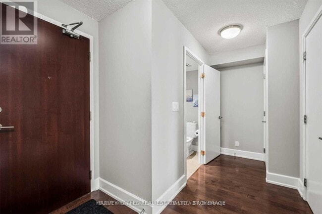 Building Photo - 676 Sheppard Ave E