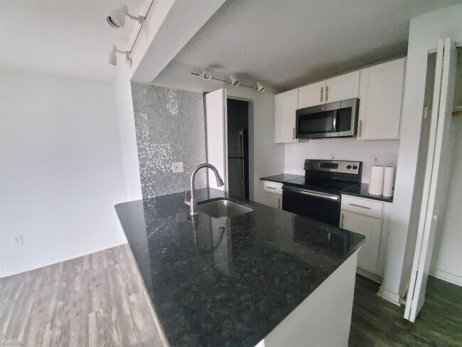 Building Photo - 2 br, 1 bath  - 76 Terrace St Apt G3 G3