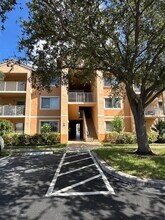 Building Photo - 261 SW Palm Dr