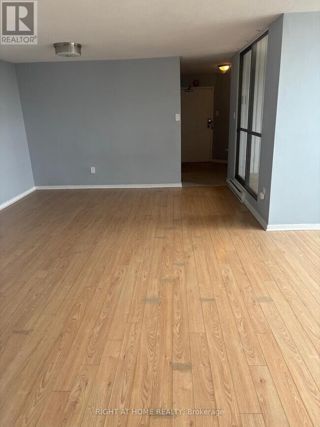 Photo du bâtiment - 2323 Confederation Pkwy