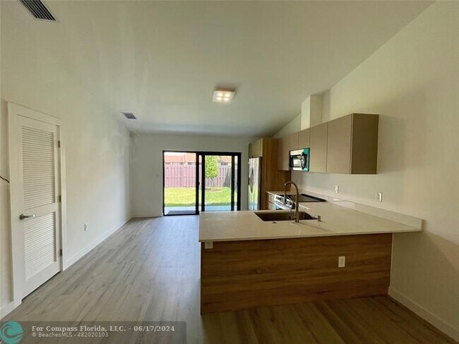 Building Photo - 4741 SW 135th Pl