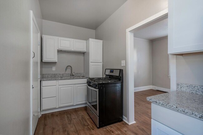 Foto del edificio - Remodeled 1 bedroom with fenced backyard