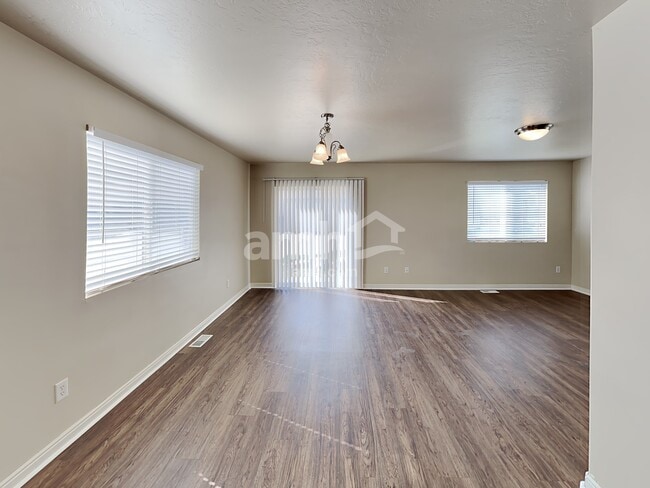 Building Photo - 456 Bountiful Way