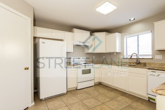 Building Photo - REDUCED!