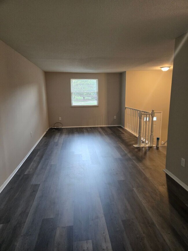 Building Photo - 2515 Camellia Dr