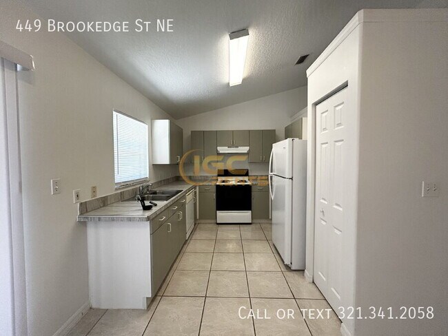 Foto del edificio - 449 Brookedge St NE