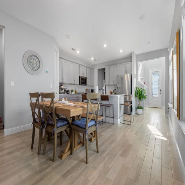 Foto del edificio - 409 Clifton Bay Lp