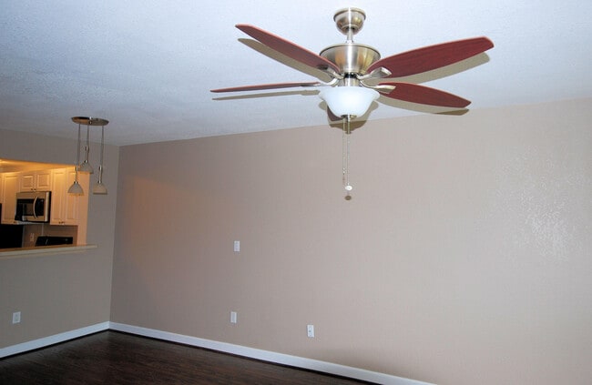 Building Photo - 1505 Crescent Cir