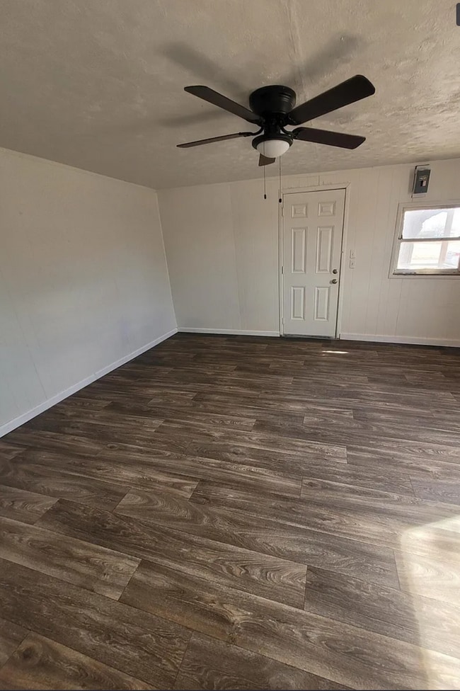 Building Photo - 3 Bedroom in Slaton