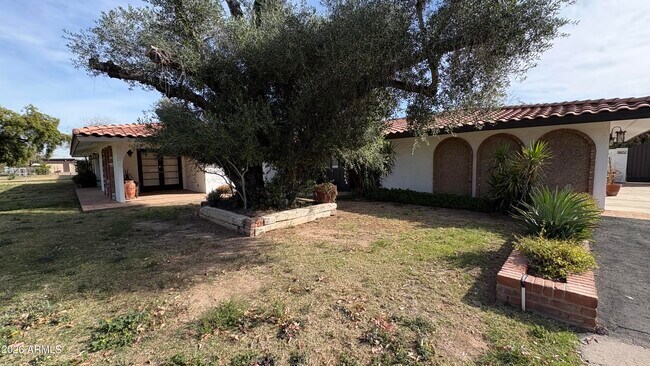 Building Photo - 9427 S 51st Dr