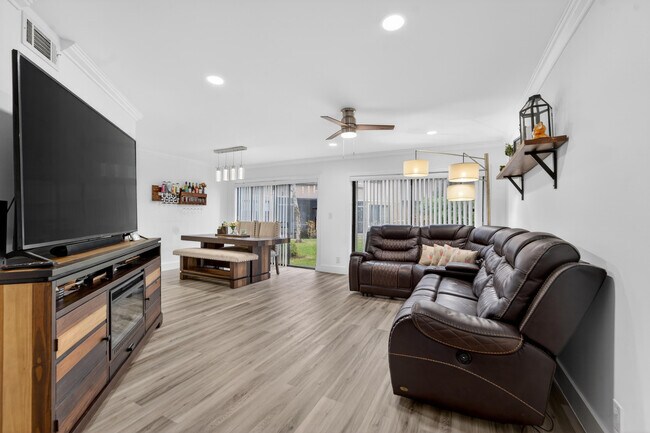 Foto del edificio - 1672 Cypress Pointe Dr