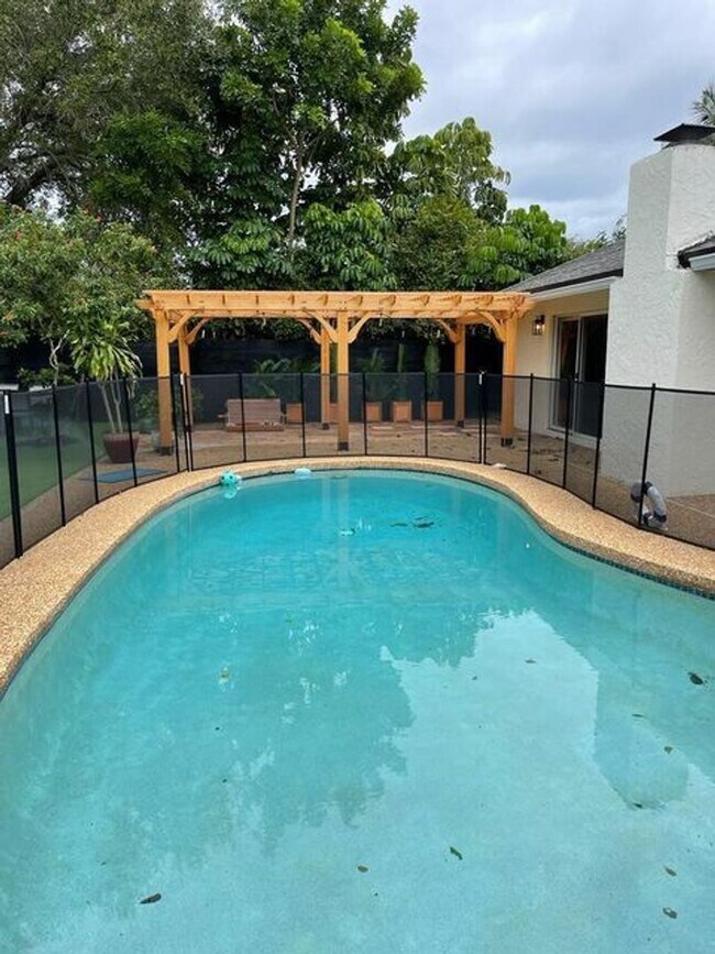 Foto del edificio - 7360 San Sebastian Dr