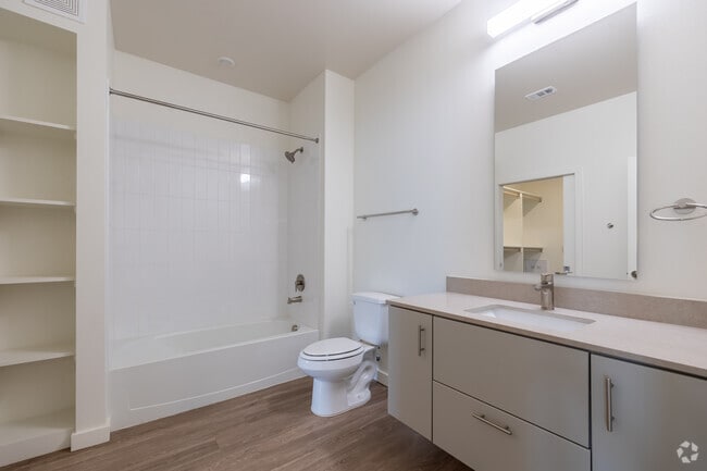 1BR, 1BR - 768SF - Restroom - New Page