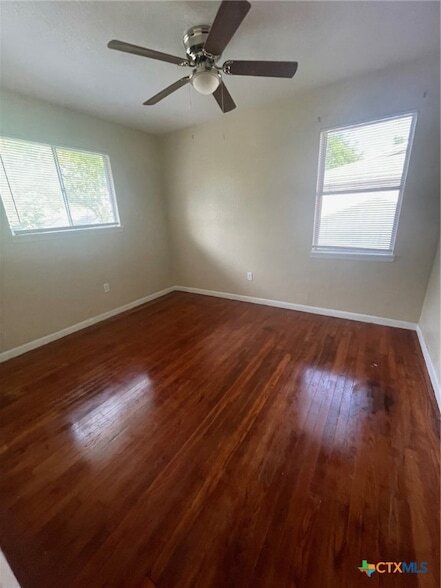 Building Photo - 2512 Live Oak Dr