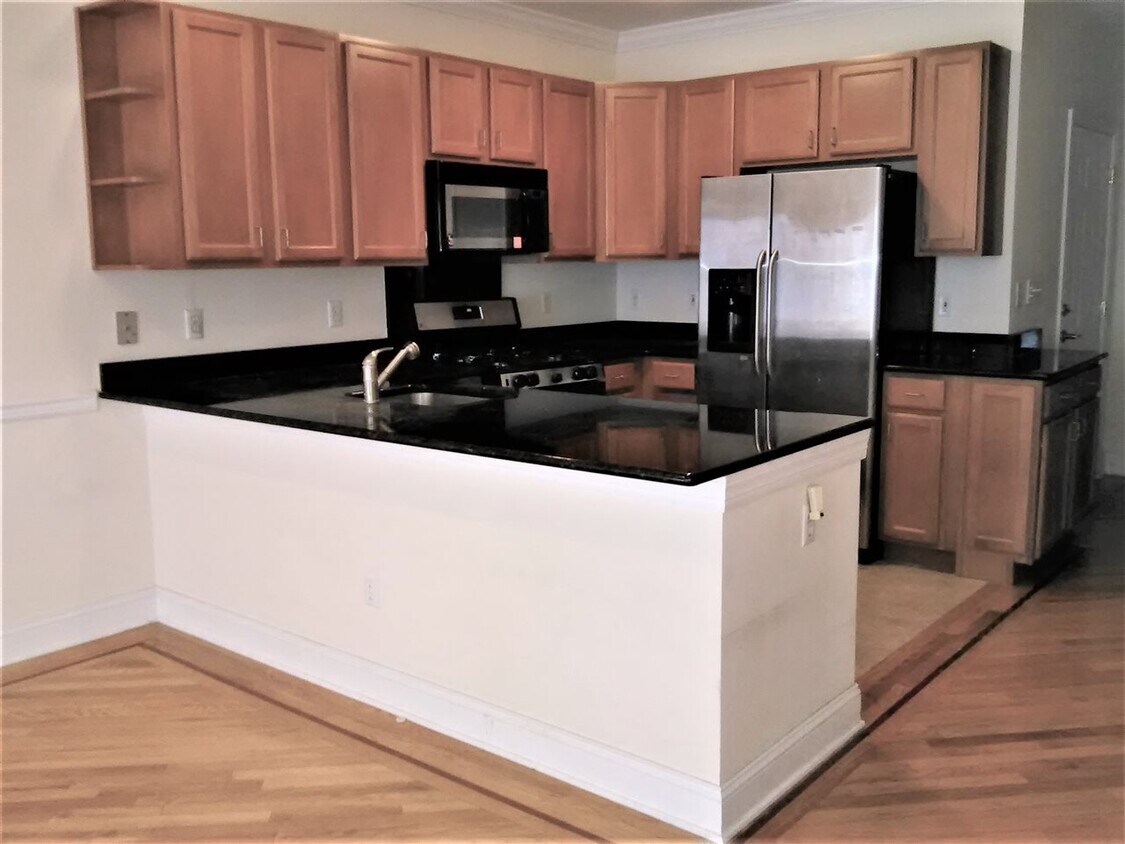 Primary Photo - 325 Willow Ave