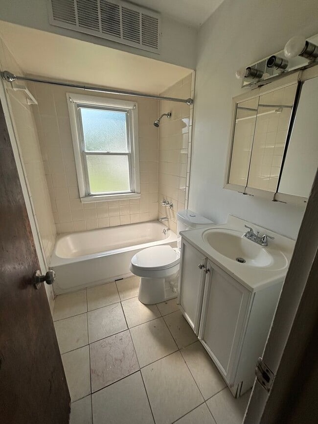 Foto del edificio - Charming 3 beds 1 bath in Cleveland! Pet f...