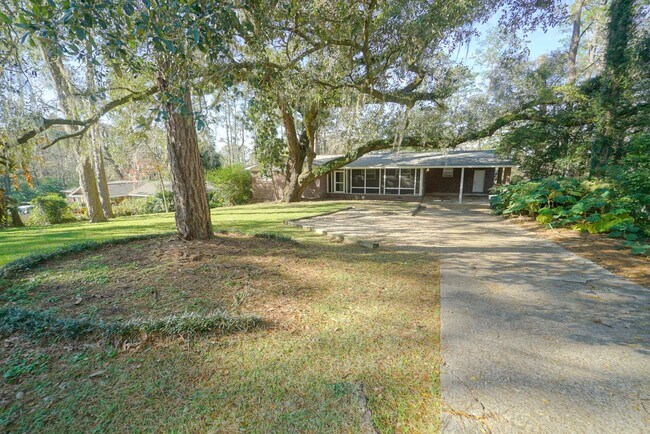 Building Photo - Cozy 3/2 Single Family Home