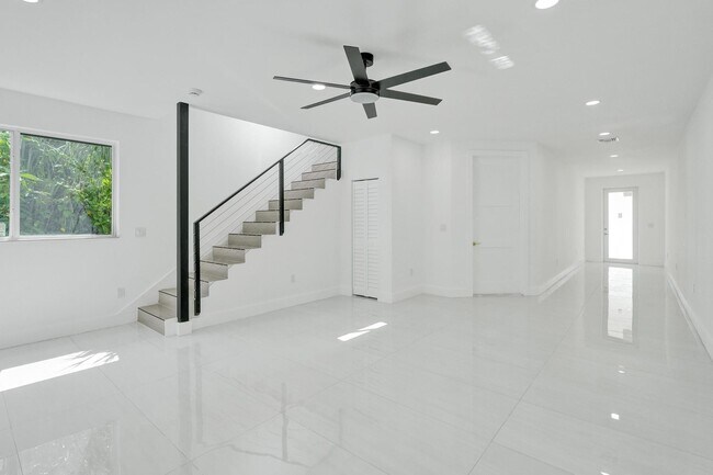 Building Photo - 1213 W Las Olas Blvd
