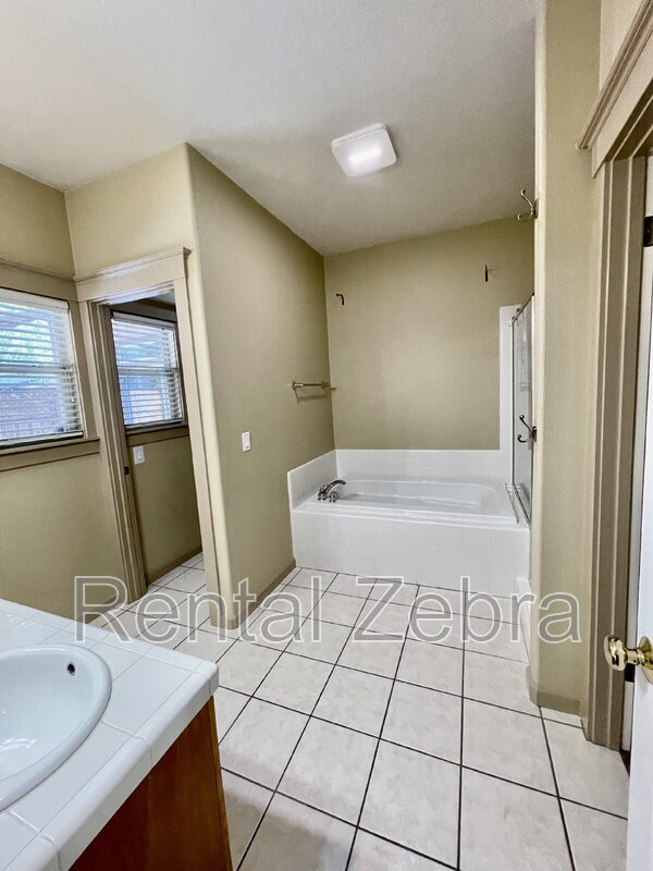 Building Photo - 233 Craftman Ct