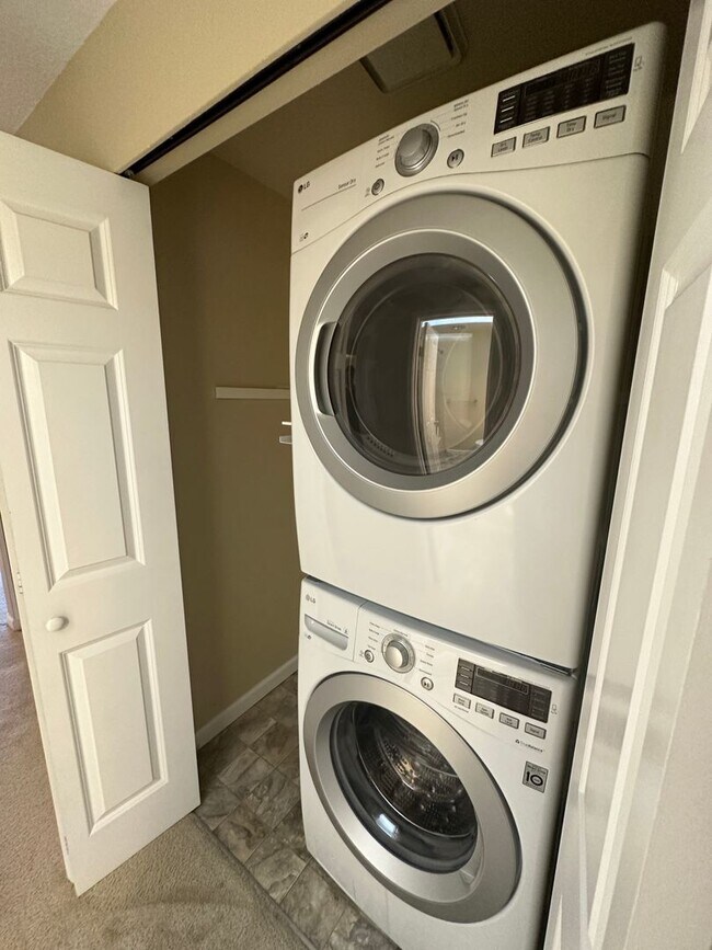 Foto del edificio - Top Floor 2 bed Condo in Renton available ...