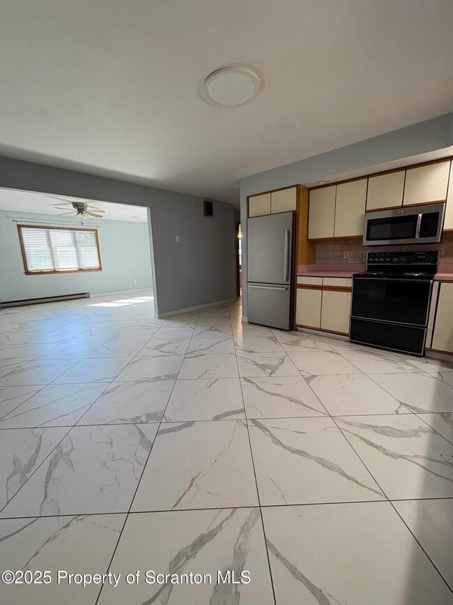 Building Photo - 559 Penn Ave