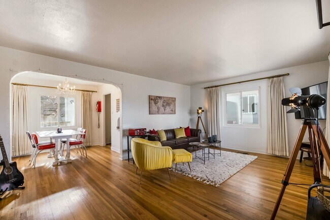 Foto del edificio - 720 Carlisle Blvd SE