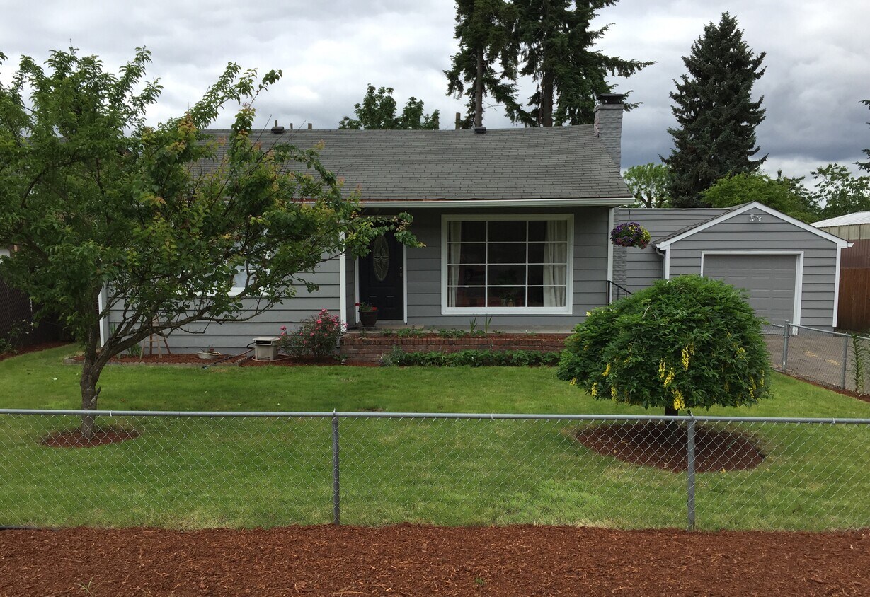 Building Photo - 4783 Lilac Lane NE