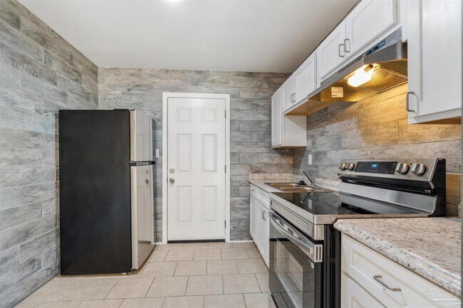 Building Photo - 7145 Pearson Rd