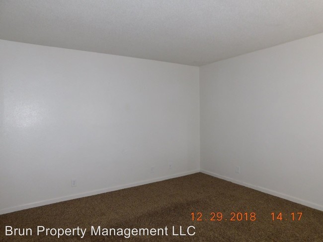 Building Photo - 524 E Red Bud Rd