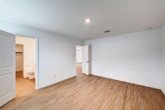 Foto del edificio - 24110 Wandering Brk Dr