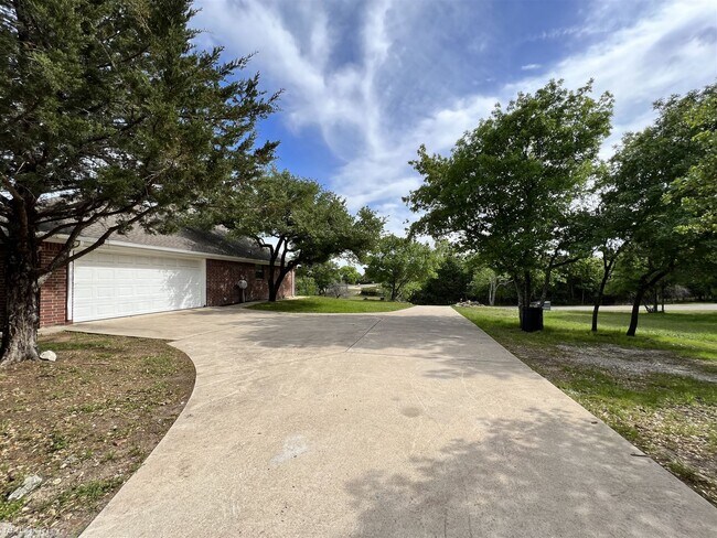 Building Photo - 3 br, 2 bath House - 104 Forrest View Court