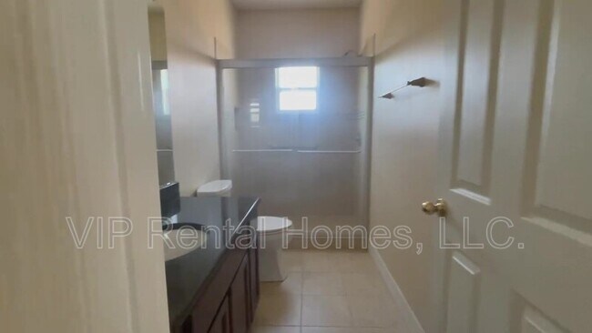 Building Photo - 3960 Avalon Park W Blvd
