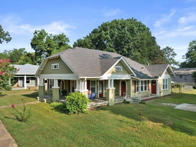 Foto del edificio - Charming, Updated 3-Bedroom, 2-Bath Home i...