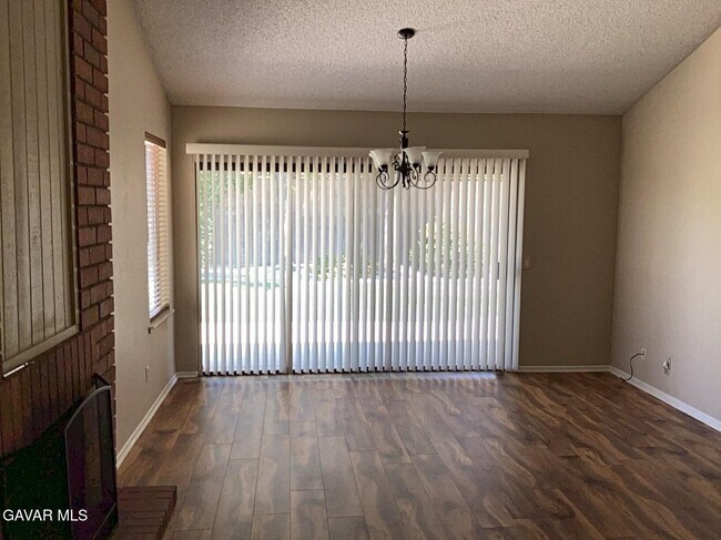 Foto del edificio - 43430 Sierra Vista Dr