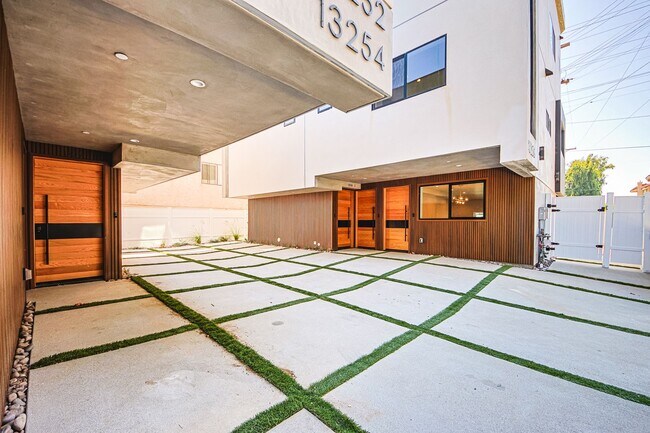 Foto del edificio - 4658 Fulton Ave