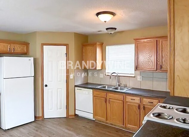 Foto del edificio - 1002 NE Deer Creek Rd