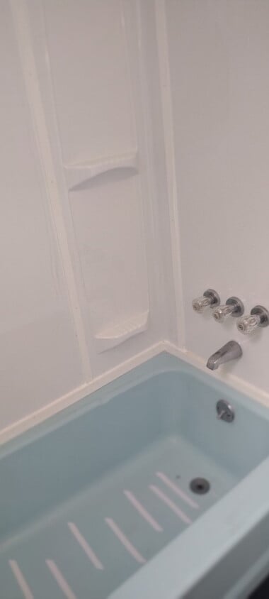 Baño - 1607 Derry St