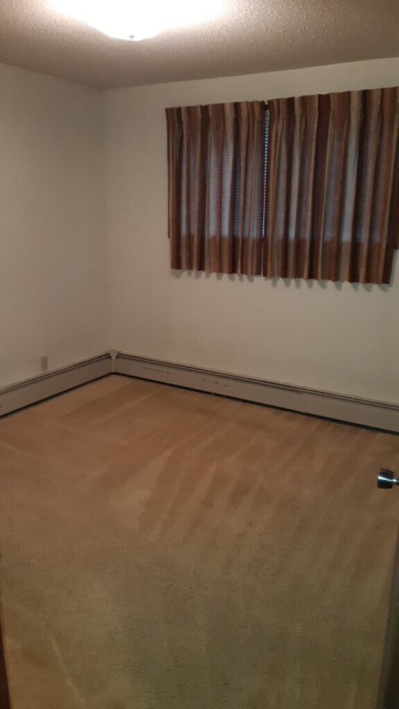 Photo du bâtiment - 0 Bed 0 Bath Unit in Red Deer, AB