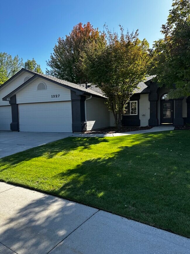 Building Photo - Great Spacious 3 Bed 2 Bath in Eagle!
