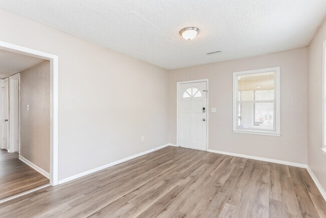 Foto del edificio - 5360 Colonial Ave