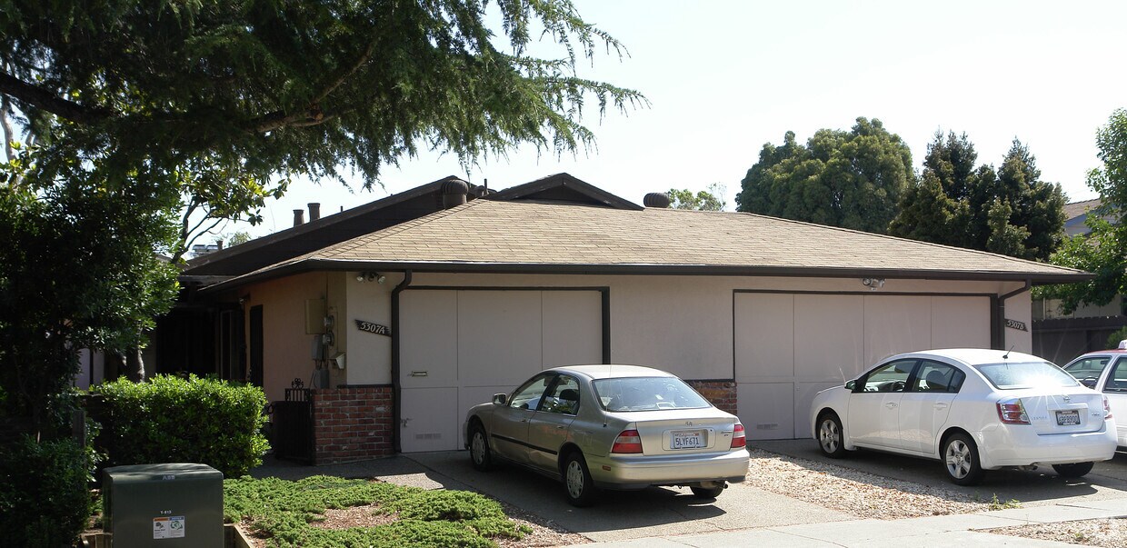 Building Photo - 5307A-5307B Park Highland Blvd