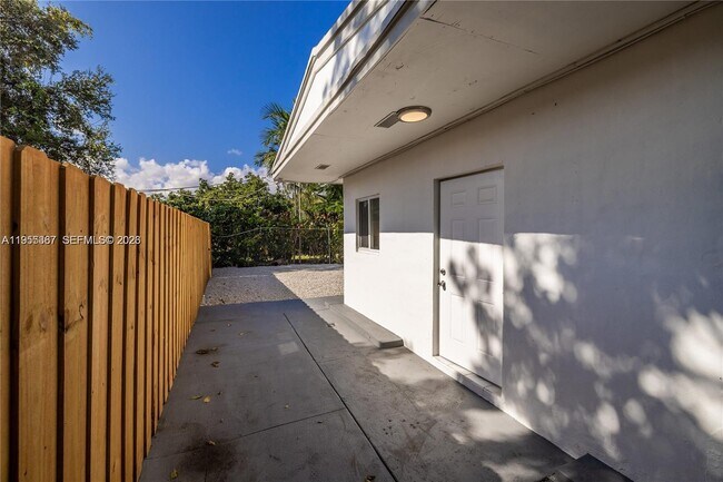 Foto del edificio - 2729 SW 18th St