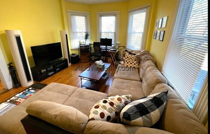 Photo - 204 River St (Cambridge, MA)