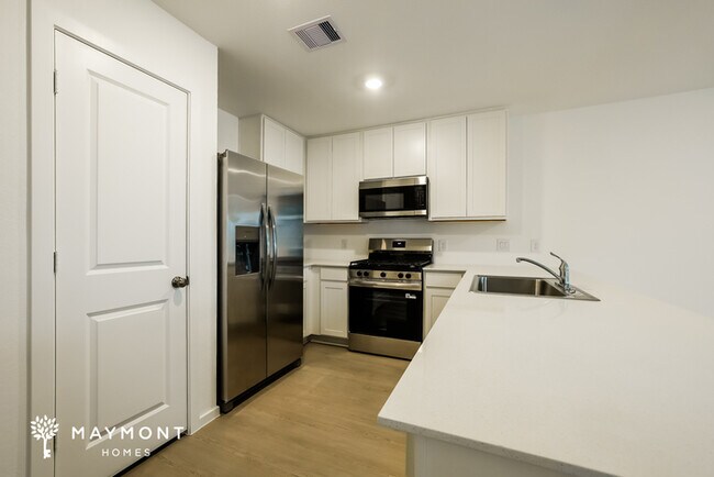 Foto del edificio - 18011 Trepito Ave