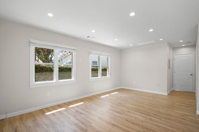 Foto del edificio - 1159 Western Ave
